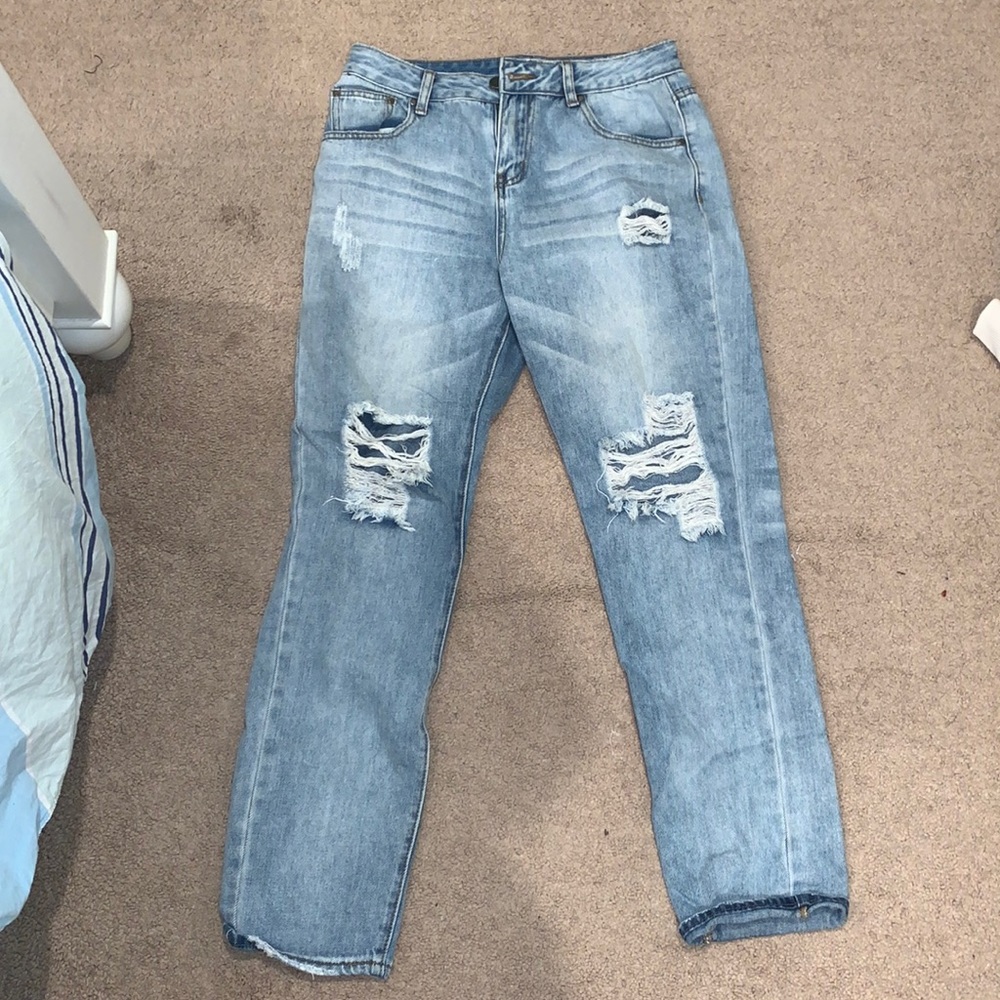 Tobi mom jeans light wash with rips size 26